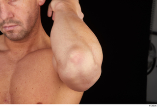 Arnost elbow nude 0001.jpg